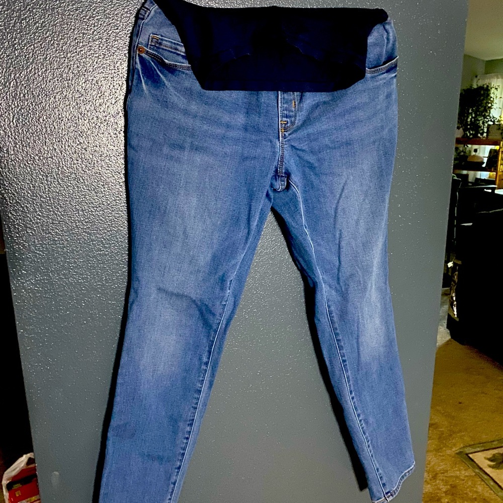 Old Navy Maternity jeans size 6 length shorts